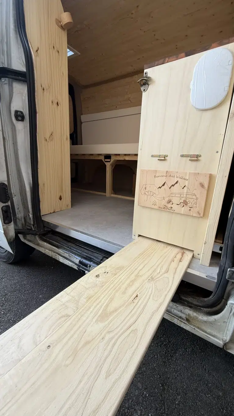 5B458914-35A2-406D-8192-3D000BA696D0_1_201_a